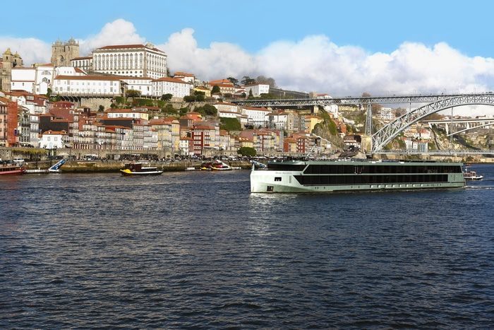 Shore excursions and activities on MS Douro Splendour